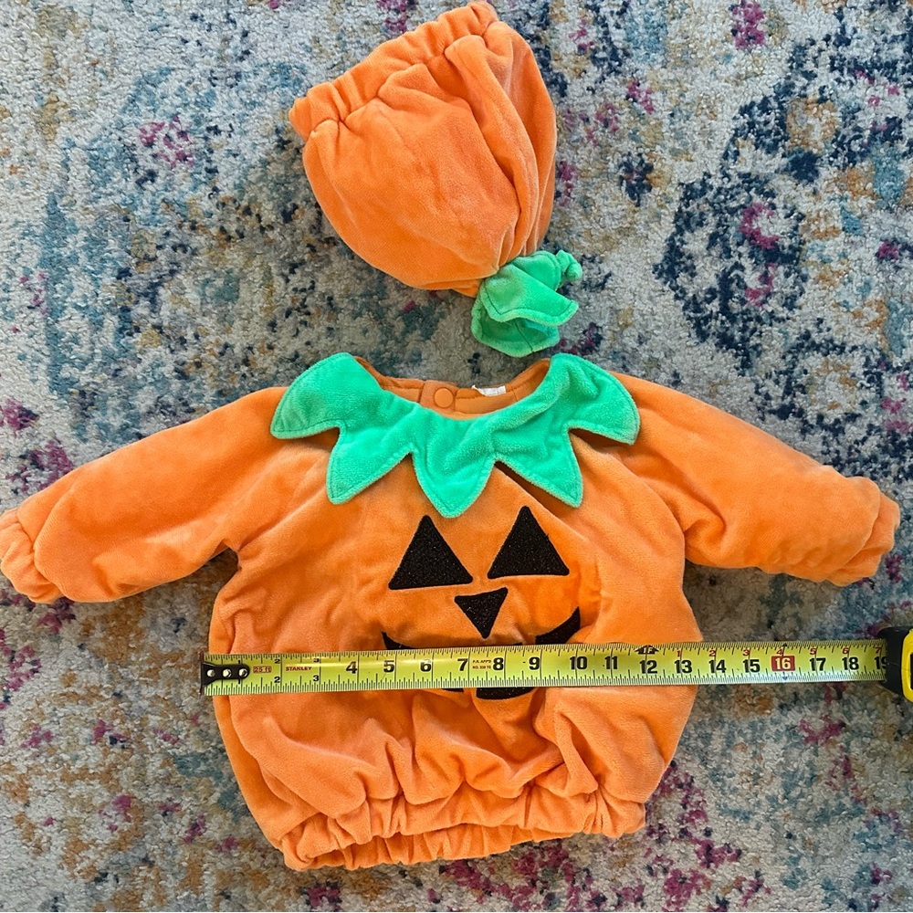 Pumpkin Costume for Baby - Orange and Green. Plush. Super condition! 🎃 - Picture 8 of 11